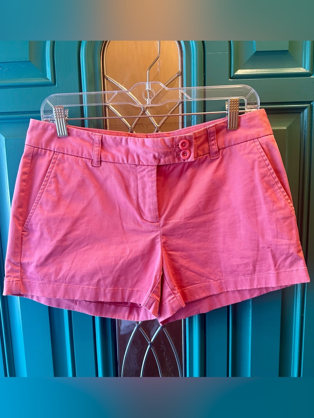Vineyard Vines Women’s “Dayboat” Chino Shorts in Salmon